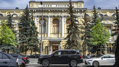 В ЦБ перечислили уловки банков при страховании заемщиков - iz.ru - Израиль