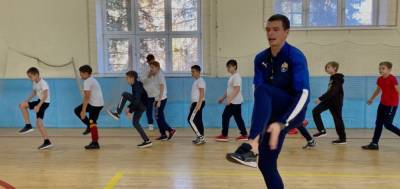 В спортпавильоне стадиона «Зоркий» прошла открытая тренировка ФК «Зоркий-Красногорск» с детьми с ОВЗ - runews24.ru - Красногорск