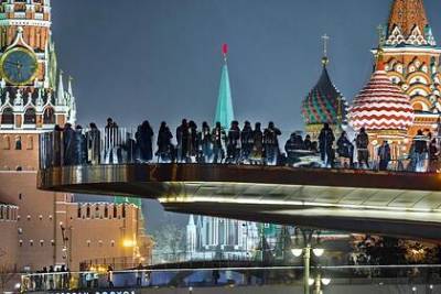 Отечественные туристы массово захотели отметить праздники в трех городах России - lenta.ru - Москва - Россия - Санкт-Петербург - Сочи