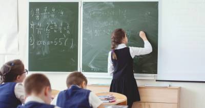 Рисуют букву "а" в квадратике. Почему украинские школьники не знают математику - dsnews.ua - Украина