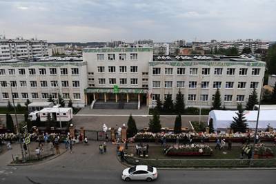 Ильназ Галявиев - Родители учеников вступились за обвиненную в халатности директора школы в Казани - lenta.ru - Казань