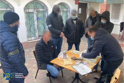 СБУ разоблачила группировку, которая «вбросила» в украинский валютный рынок сотни тысяч фальшивых долларов - thepage.ua - Украина - Киев