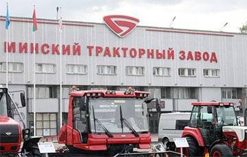 28 сентября 2001 года сотни рабочих МТЗ перекрыли улицу рядом с проходной на завод - charter97.org - Белоруссия