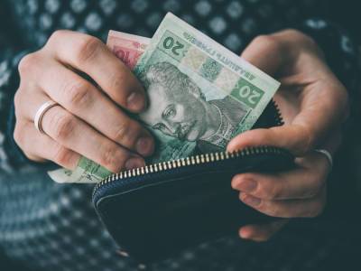 Денис Шмыгаль - Наиболее актуальной проблемой в стране украинцы считают низкий уровень зарплат и пенсий – опрос - gordonua.com - Россия - Украина - Тарифы