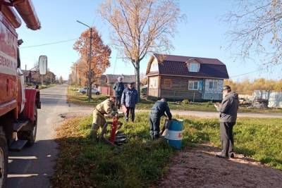 Спасатели проверили, все ли в порядке с пожарными гидрантами в Малой Вишере - mk.ru - Великий Новгород