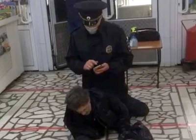 В Башкирии полицейский повалил на пол пенсионера из-за QR-кода - 7info.ru - Башкирия - Ufa