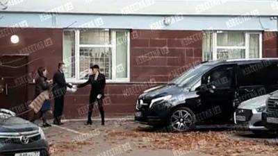 Ксения Собчак - Олег Цой - Собчак вручили повестку о явке к следователям в Сочи для дачи показаний - iz.ru - Москва - Сочи - Израиль