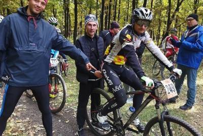 Две девушки стали победительницами чемпионата по велоспорту в Донецке - mk.ru - Россия - ДНР - Донецк