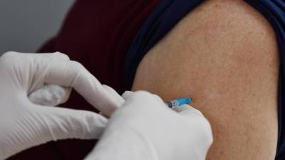 На Чукотке ввели обязательную вакцинацию от COVID-19 для работников ряда сфер - mir24.tv - Чукотка