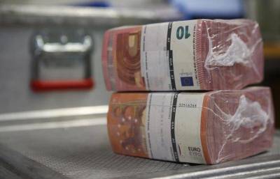 Доллар на "МосБирже" торгуется на уровне 71,80 руб. евро - 82,94 руб. - smartmoney.one - США - Reuters