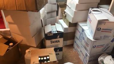 В Петербурге нашли подпольный алкогольный цех в гаражном кооперативе - abnews.ru - Санкт-Петербург - р-н Выборгский