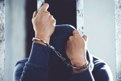 Полиция задержала молодых людей, избивших и ограбивших таксиста в Мурино - mk.ru - Ленинградская обл. - Бугры