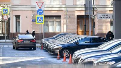 Дмитрий Славнов - Автоюрист разъяснил, что грозит москвичке на BMW, оцарапавшей ключом автомобиль Tesla - vm.ru - Москва