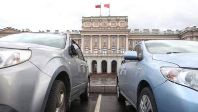 Денис Четырбок - Депутаты ЗакСа объявили внеурочные выходные для подготовки работы по бюджету - dp.ru - Санкт-Петербург