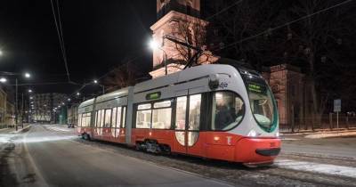 В Лиепае пассажирка трамвая спасла вагоновожатую, которой внезапно стало плохо - rus.delfi.lv - Латвия