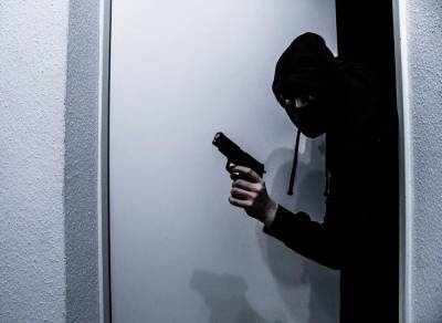 Житель Красноярска ограбил офис микрозаймов и возмутился, что в нём оказалось мало денег - sib.fm - Красноярск