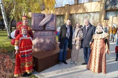 Литературный сквер открылся рядом с Центральной городской деловой библиотекой в Москве - versia.ru - Москва