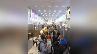 Воронежцы пожаловались на давку в аэропорту из-за задержки рейса в Турцию - vestivrn.ru - Воронеж - Турция