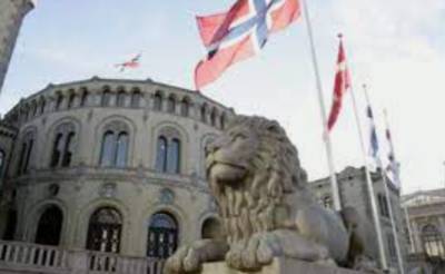 король Харальд V (V) - Эрна Сульберг - Правительство Норвегии после поражения на парламентских выборах ушло в отставку - take-profit.org - Норвегия