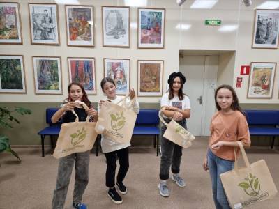 Воспитанники ухтинской художественной школы рассказали, кто у них дома выносит мусор - komiinform.ru - респ. Коми - Экология