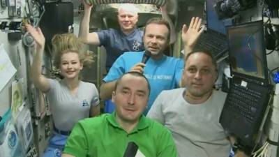 Клим Шипенко - Олег Новицкий - Юлия Пересильд - В «Роскосмосе» рассказали о подготовке Пересильд и Шипенко к возвращению на Землю - russian.rt.com
