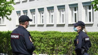В Москве рассказали о действиях сотрудников школы на фоне сообщений о стрельбе - russian.rt.com - Москва