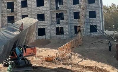 В Каттакургане на строительной площадке обрушился кран - podrobno.uz - Узбекистан - Ташкент