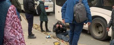 На улице Петухова в Новосибирске из автобуса выпал пассажир - runews24.ru - Новосибирск - район Кировский, Новосибирск