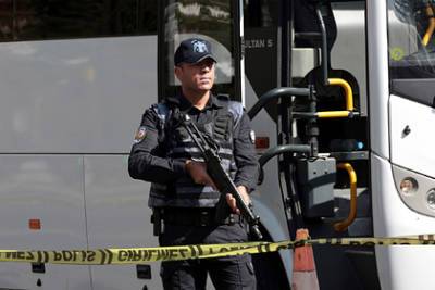 Американец устроил погром в отеле Турции и избил человека - lenta.ru - Турция - Стамбул