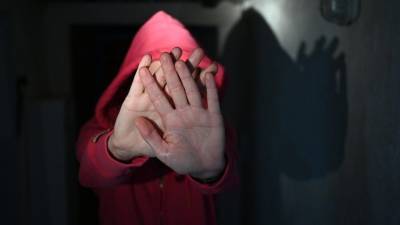 Жена возможного участника изнасилования школьниц на Урале назвала его примерным семьянином - 5-tv.ru - Екатеринбург