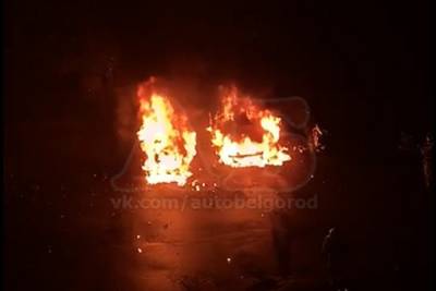 Во дворе по проспекту Богдана Хмельницкого в Белгороде сгорели три иномарки - mk.ru - Белгородская обл. - Белгород