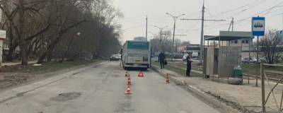 В Новосибирске разыскивают очевидцев ДТП с автобусом, случившегося в апреле 2020 года - runews24.ru - Новосибирск