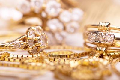 Невеста надела на свадьбу 60 килограммов золотых украшений и не смогла ходить - lenta.ru - Индия - Китай - п. Хубэй