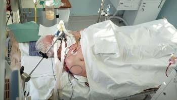 Врач моногоспиталя в Череповце умер прямо на рабочем месте, его коллегу чудом спасли - vologda-poisk.ru - Череповец