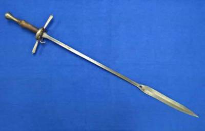 Роман Качанов - Зачем в средневековой Европе использовали странные мечи с «лопаткой» на конце лезвия - skuke.net - Россия