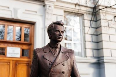 На 125-летие политехнического университета в Томске установили памятник первым студентам - tomsk.mk.ru - Томск