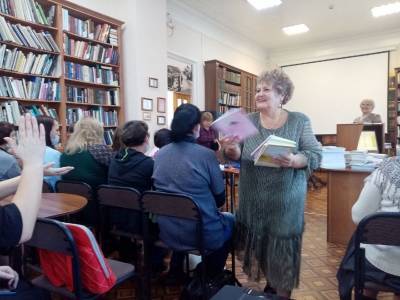 Сотрудники библиотек Кунгурского округа побывали на презентации книги поэтессы Татьяны Яковлевны Лепихиной - iskra-kungur.ru - Пермь
