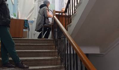 В Башкирии прием пациентов с подозрением на COVID-19 ведут прямо на лестнице - mkset.ru - Башкирия