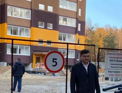 В Челябинске дольщики пожаловались на компанию депутата, которая не может сдать дом - znak.com - Челябинск