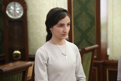 Владимир Путин - Путин наградил медалью «За спасение погибавших» 18-летнюю жительницу Ингушетии - etokavkaz.ru - Россия - респ. Ингушетия
