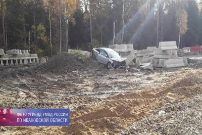 В Иваново женщина-водитель врезалась в дерево, а в пригороде мужчина опрокинулся на иномарке - mkivanovo.ru - Иваново