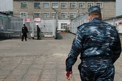 В Сибири заключенные отказались вернуться в камеры и напали на полицейских - lenta.ru - Россия - Югра - Нягань