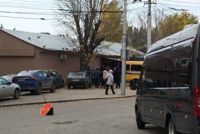 Саратовцы удивлены скоплением катафалков у морга - saratov.mk.ru - Саратов