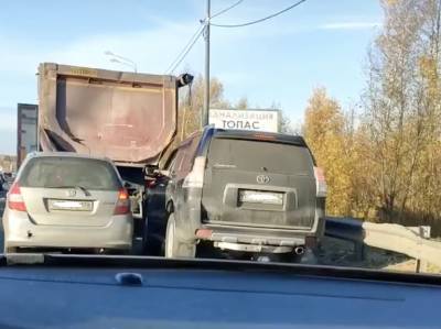 Петербуржец на Land Cruiser угрожал автомобилистам пистолетом на «Коле» - neva.today - Ленинградская обл. - Санкт-Петербург - Мурманск - р-н Всеволожский