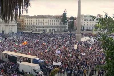 В Риме противники COVID-сертификатов вышли на митинг - mk.ru - Италия - Рим