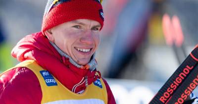 Александр Большунов - Чемпион мира по лыжным гонкам Большунов перенес операцию на челюсти - ren.tv - Россия
