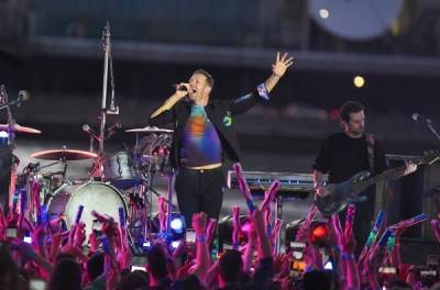 Группа Coldplay намерена добывать электричество для концертов с помощью прыгающих фанатов - govoritmoskva.ru