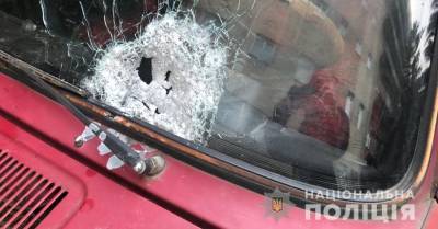 В Черновцах расстреляли машину: водителю и пассажирке изрешетило руки - kp.ua - Украина - Ивано-Франковск - Черновцы