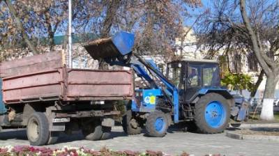 Ежедневно из Пензы вывозят более 50 кубометров опавшей листвы - penzainform.ru - Пенза