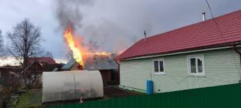 В эти минуты в Вытегре тушат пожар в частной бане - vologda-poisk.ru